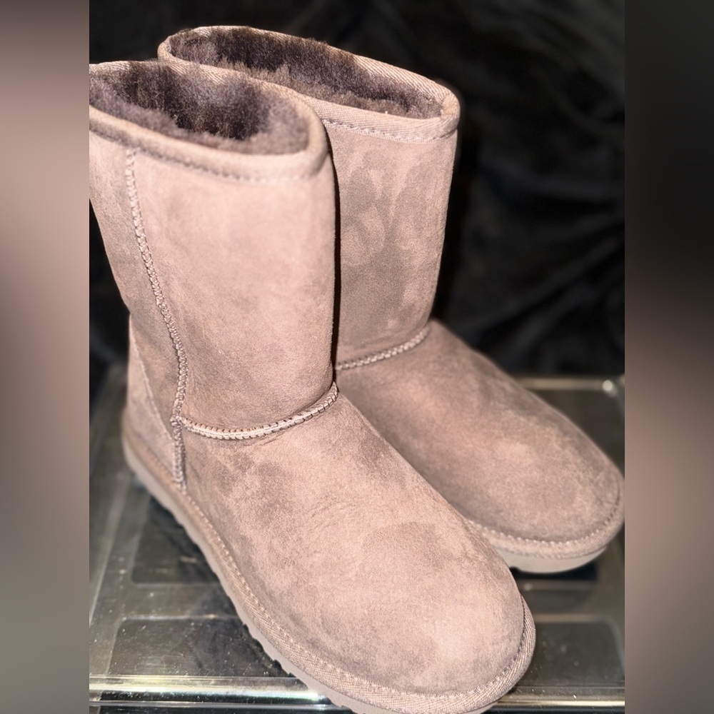 UGG Classic Short Boot In Brown New* - Picture 12 of 12